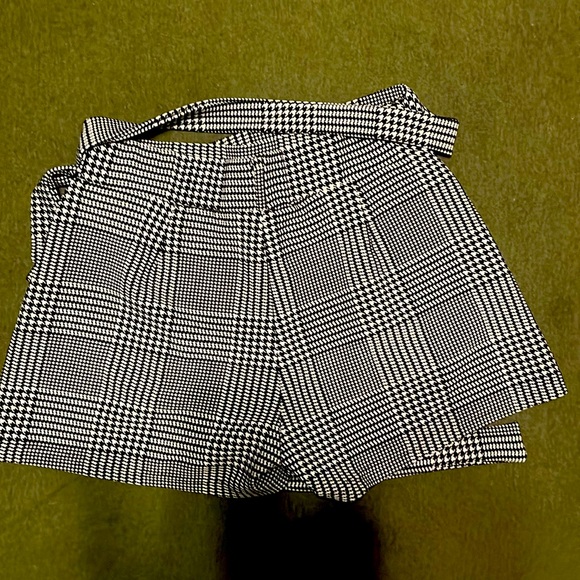 Short - Picture 2 of 3